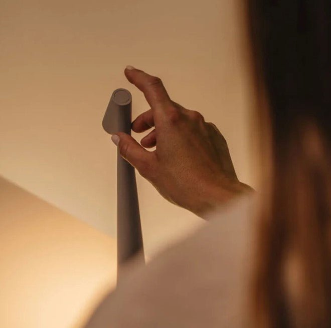 LuminaVista – Elegant Bærbar Bordlampe med Indbygget Batteri til Hygge og Fleksibel Belysning