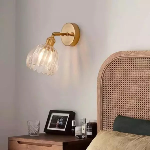 TulipGlow Retro – Væglampe i Glas med Tulipan- og Blomsterknopdesign til Klassisk Indretning