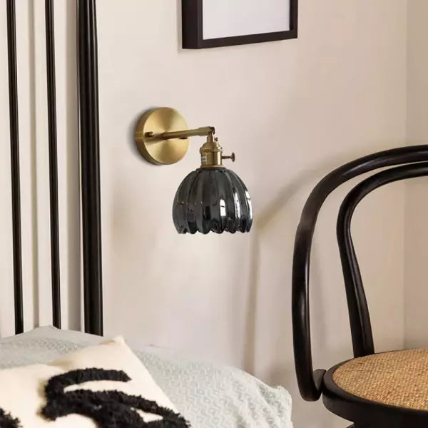 TulipGlow Retro – Væglampe i Glas med Tulipan- og Blomsterknopdesign til Klassisk Indretning