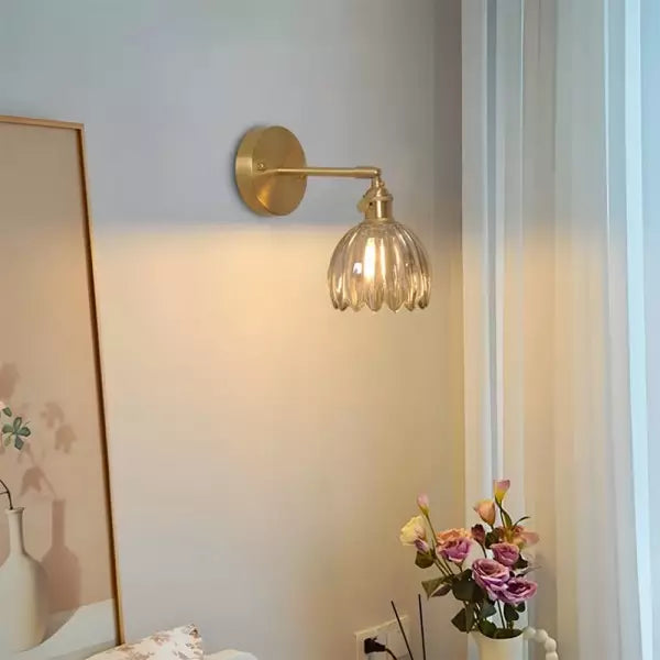 TulipGlow Retro – Væglampe i Glas med Tulipan- og Blomsterknopdesign til Klassisk Indretning