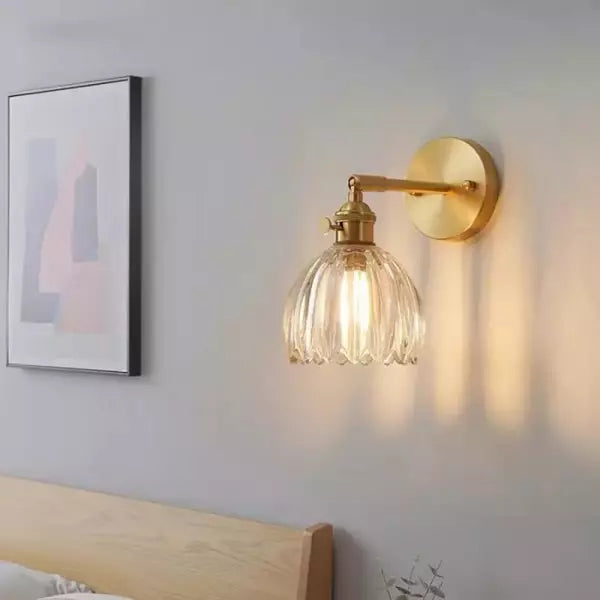 TulipGlow Retro – Væglampe i Glas med Tulipan- og Blomsterknopdesign til Klassisk Indretning