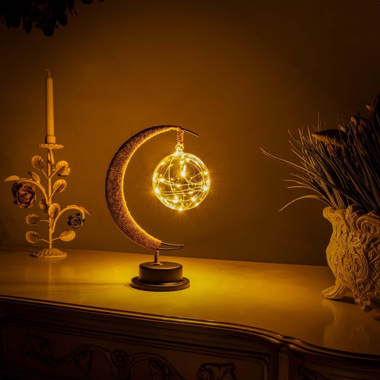 Enchanted Moon – Dekorativ Månelampe med Magisk Glød til Hygge og Stemningsfuld Indretning