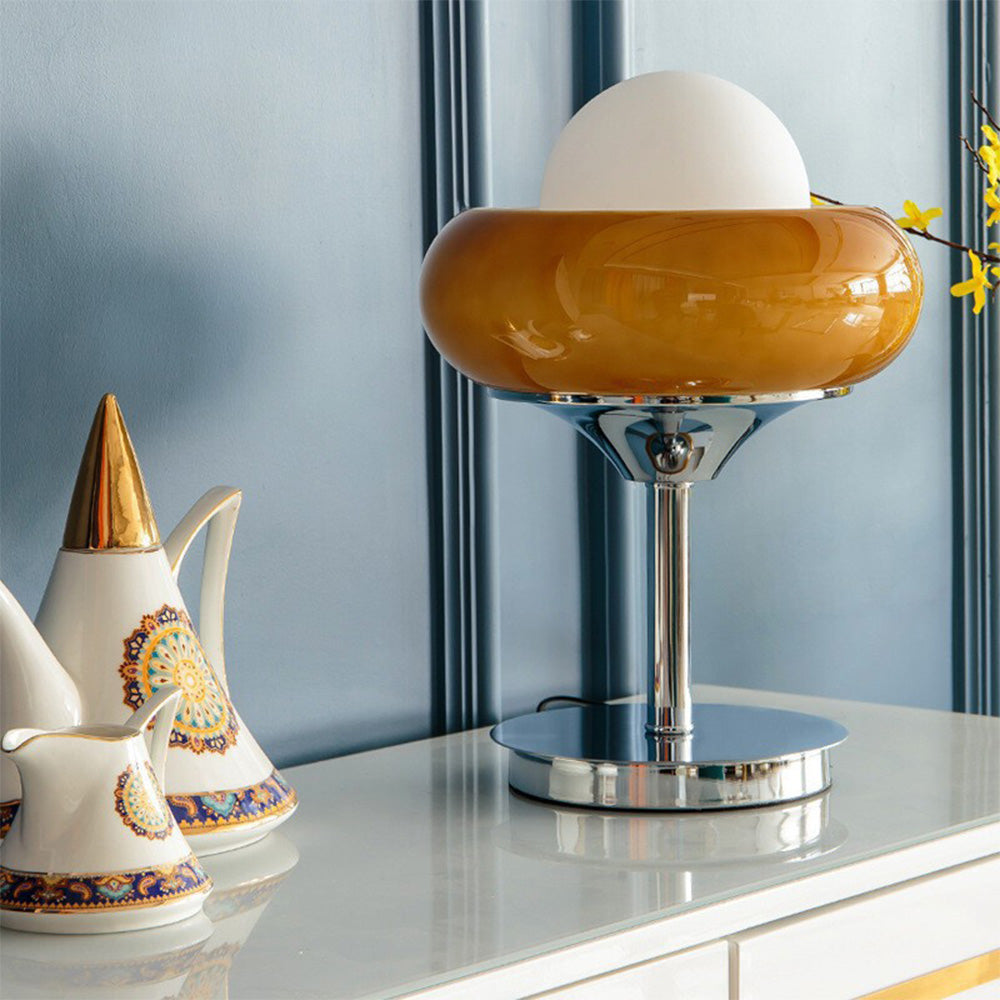 Bauhaus Vintage – Bordlampe i Gult Glas med Tidløst Retrodesign