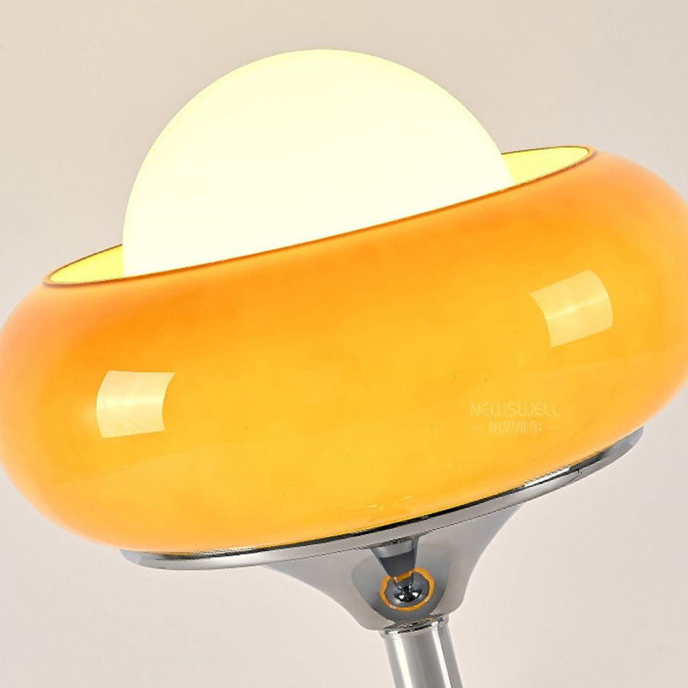 Bauhaus Vintage – Bordlampe i Gult Glas med Tidløst Retrodesign