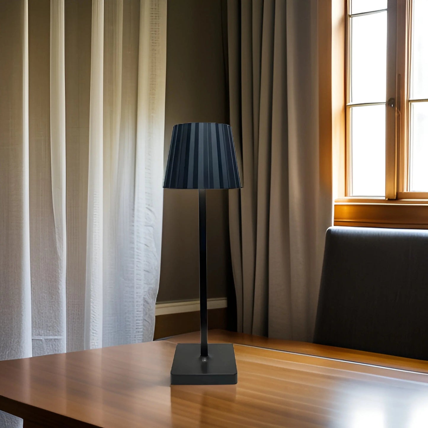 LumoLuxe Halo – Moderne Trådløs LED Bordlampe med USB-opladning