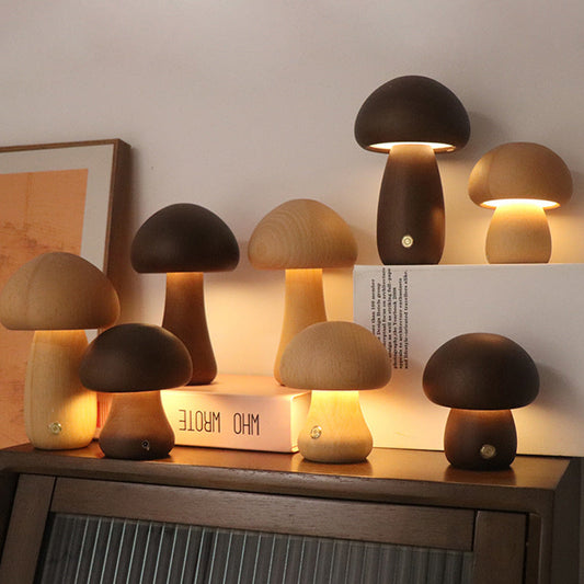WoodShroom Light – Genopladelig Bordlampe i Træ med Dekorative Svampe til Hygge og Stemning