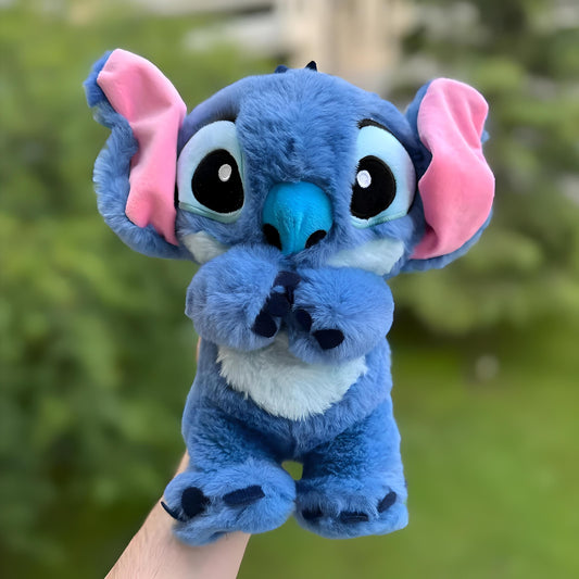 Cuddle Stitch – Beroligende Krammebamse med Rolig Vejrtrækning og Blide Melodier