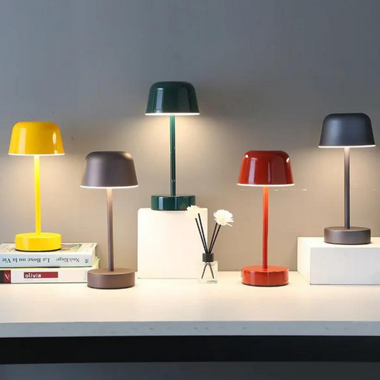 NovaGlow Lamp – Trådløs Design Bordlampe med Justerbar LED‑belysning