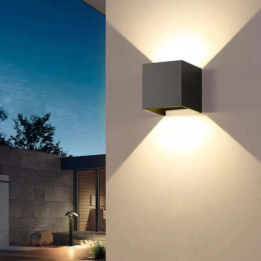 AquaLux LED – Moderne Vandtæt Væglampe i Aluminium til Udendørs og Indendørs Belysning