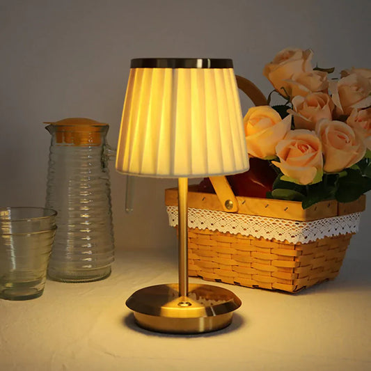 Classica – Bordlampe i Tidløst Design med Klassisk Elegance til Stue og Soveværelse