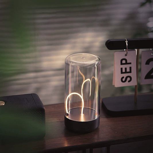 Magneto Mini – Moderne og Enkel Magnetisk Bordlampe i Kompakt Design