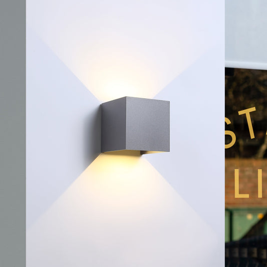 Stilfuld LED Væglampe 6W IP65 i Elegant Lysegrå—Perfekt til Udendørs Brug