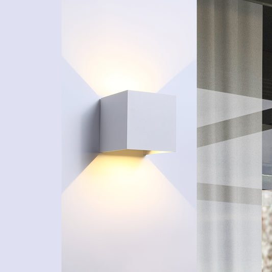 Optimér dit hjem med vores elegante 6W IP65 LED Væglampe i Hvid - Perfekt til udendørs belysning