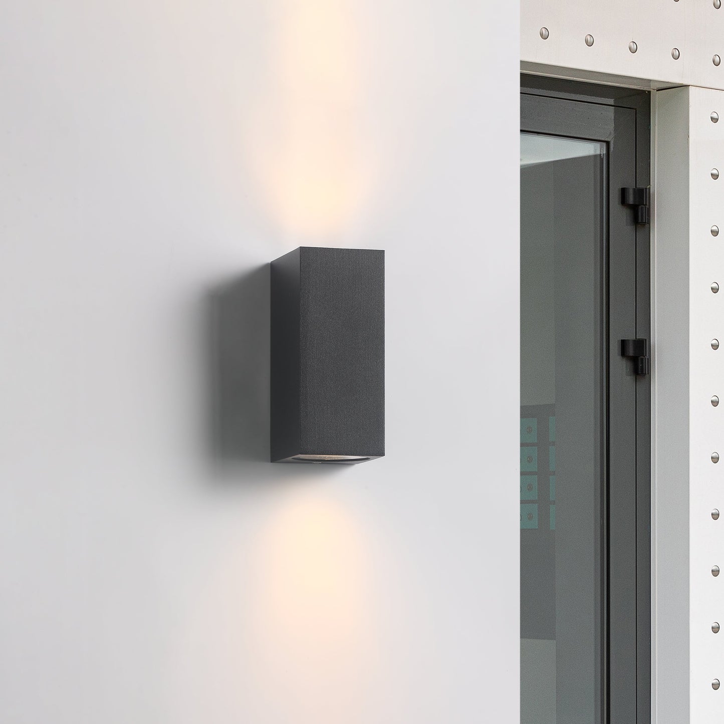Elegant Udendørs Up/Down Square GU10 Væglampe med LED i Sort - Perfekt til Udendørs Belysning