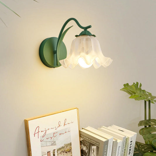 FleurRetro – Fransk Væglampe i Retrodesign med Haveblomstmotiv til Romantisk Indretning
