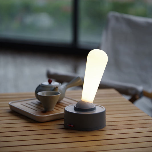 Bordlampe med retro greb – Klassisk stilfuld lampe til stue, soveværelse og kontor