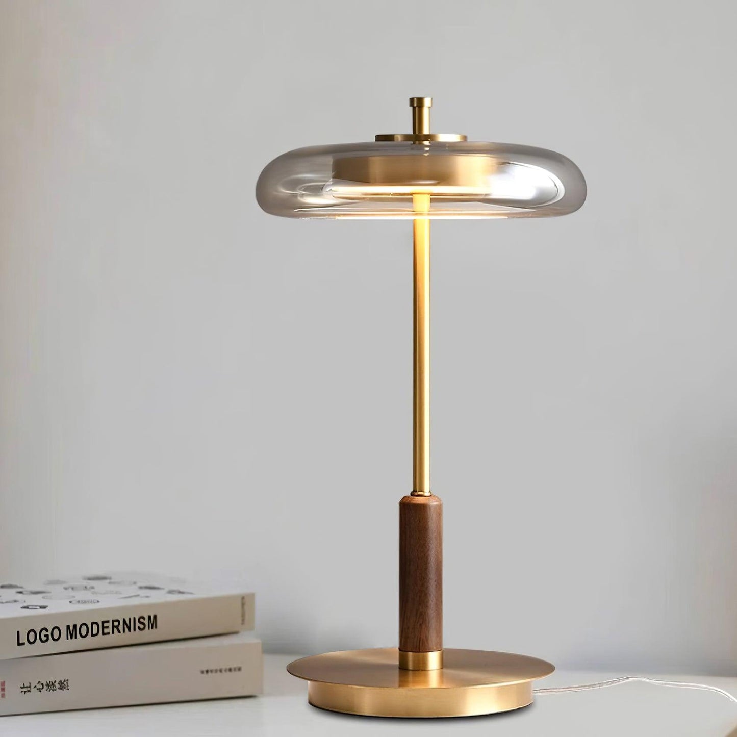 Ronaldo – Elegant Bordlampe i Moderne Design til Stue, Kontor og Soveværelse