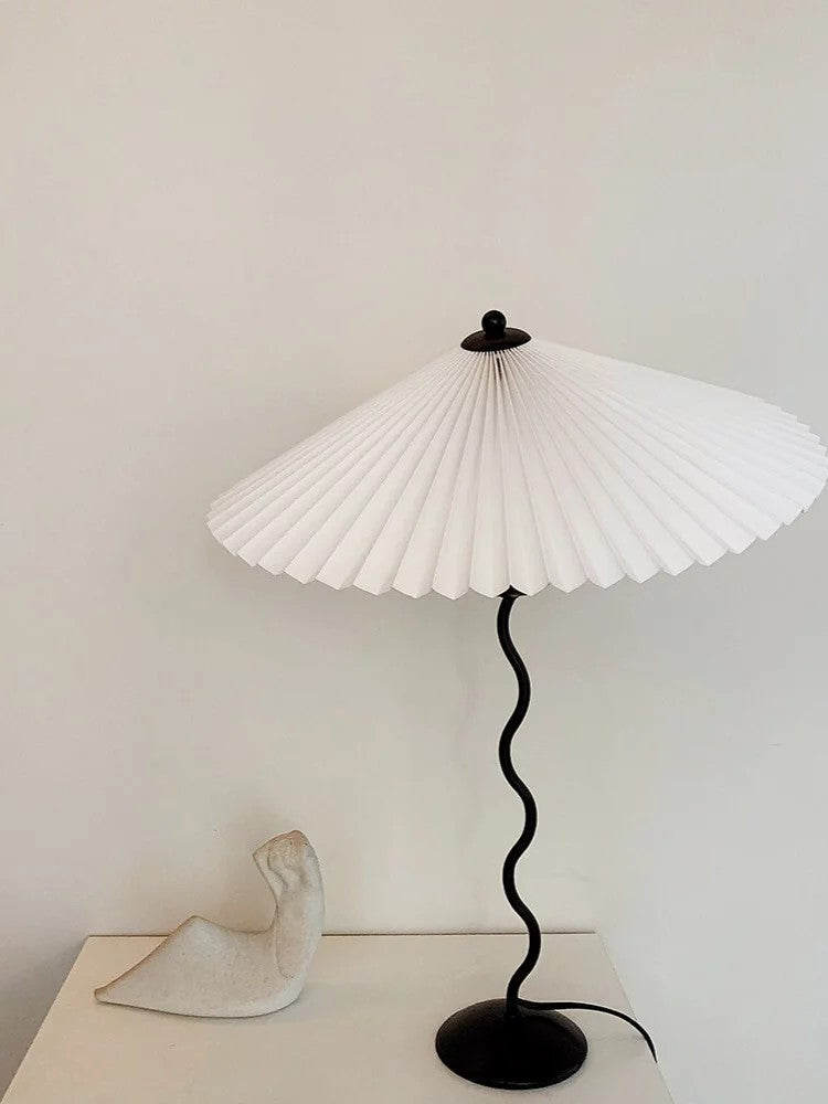 Squiggle bordlampe – Moderne stilfuld lampe til stue, soveværelse og kontor