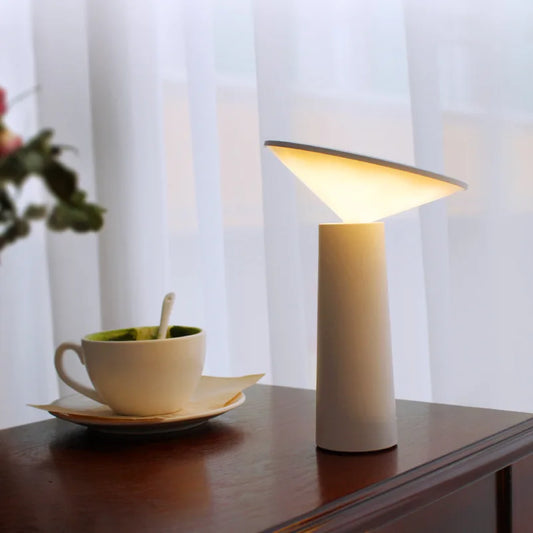 Remoteglo – Trådløs LED Bordlampe med Fjernbetjening i Moderne Design