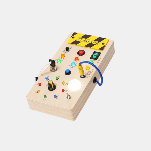 WoodSwitch Board – Træ Aktivitetslegetøj | Læring & Leg for Småbørn