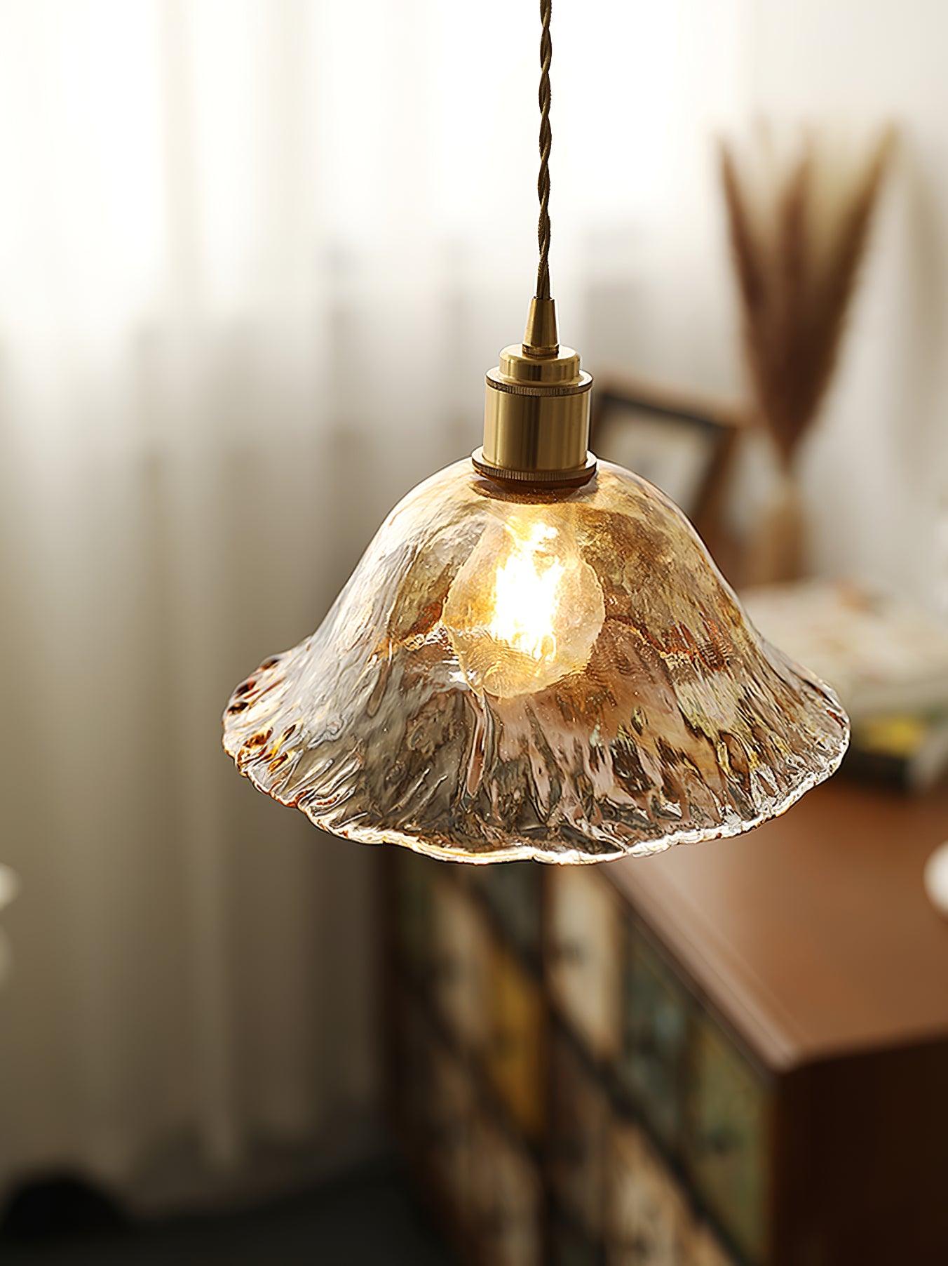 Vintage pendel i brunt glas – Elegant retro hængelampe til stue, køkken og spisestue