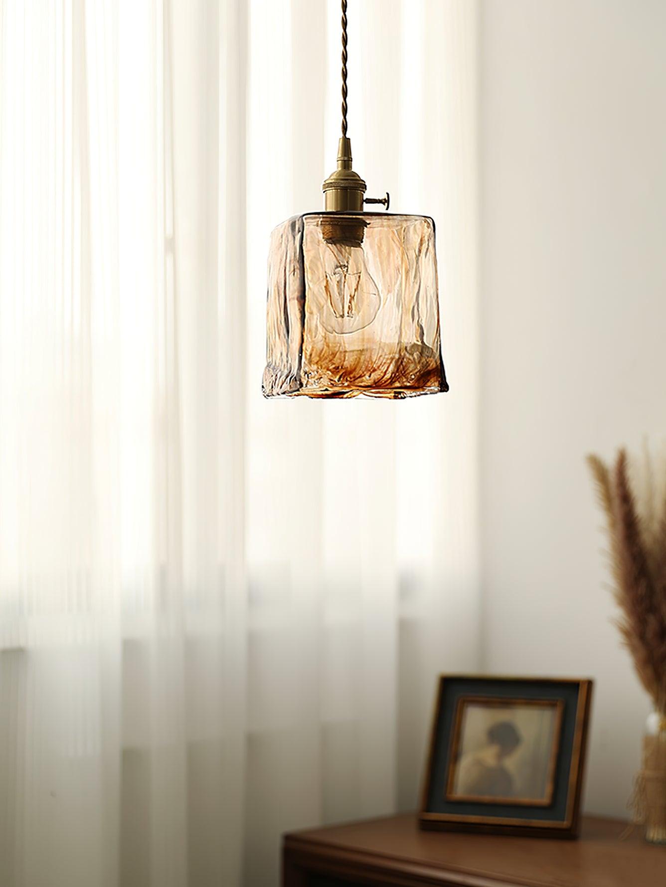 Vintage pendel i brunt glas – Elegant retro hængelampe til stue, køkken og spisestue