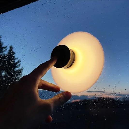 SuctionGlow Light – Genopladelig LED-lampe med Sugekop til Fleksibel Belysning Inde og Ude