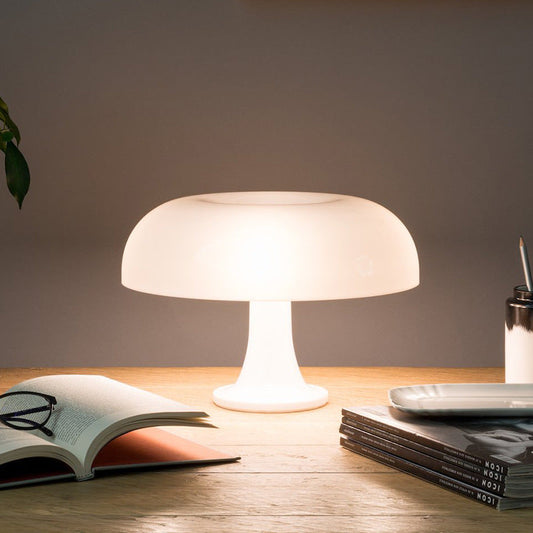 Mushroom Minimal – Svampeformet Bordlampe i Minimalistisk Design til Moderne Indretning
