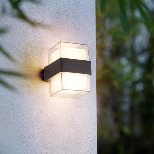 Marti 10W Udendørs Væglampe i Elegant Sort Design