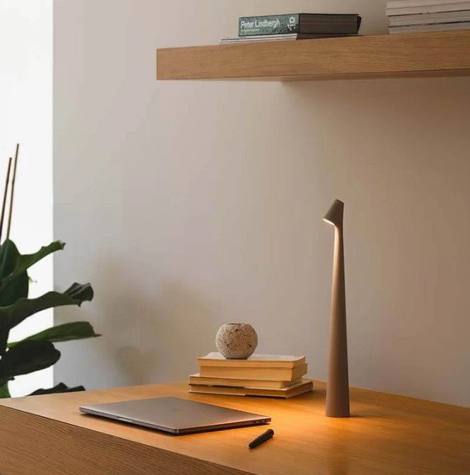 LuminaVista – Elegant Bærbar Bordlampe med Indbygget Batteri til Hygge og Fleksibel Belysning