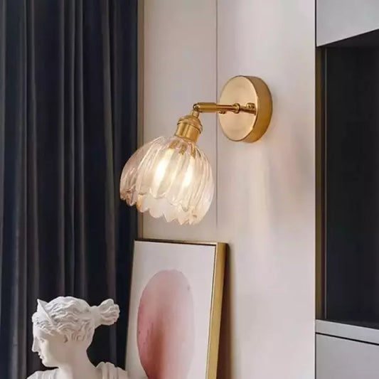 TulipGlow Retro – Væglampe i Glas med Tulipan- og Blomsterknopdesign til Klassisk Indretning