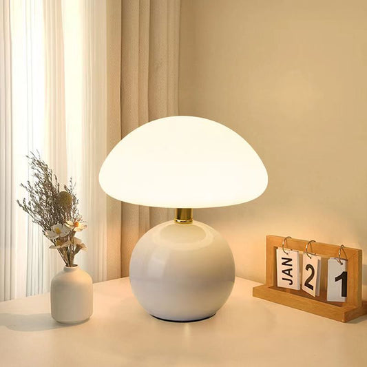 Mushroom Lumière – Fransk Bordlampe i Cremefarvet Champignon-Design til Elegant og Retro Indretning